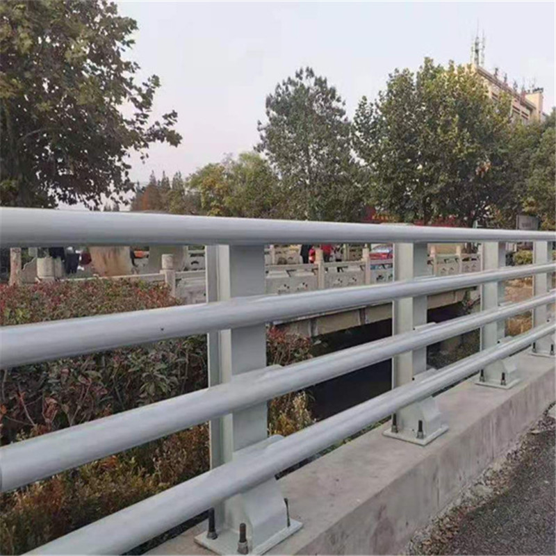 防撞护栏混凝土浇筑应注意哪几点